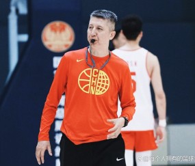 深圳男篮训练开放日，清晨主帅复盘引欢呼，欧超杯在即，团队化学反应显著-开云集团